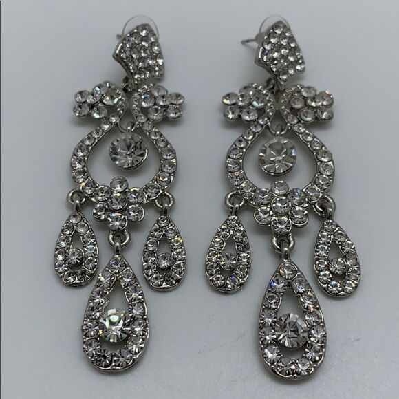 NWT Beautifully Elegant Chandelier Earrings - Picture 5 of 7
